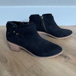 Melrose and Market black suede ankle booties, size 8